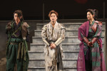 舞台『HiGH＆LOW THE 戦国 外伝』開幕前会見に登壇した（左から）笹森裕貴、小野塚勇人、彩風咲奈