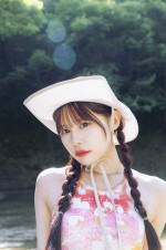 『CANDY TUNE 村川緋杏 1st写真集 the Bibian』より