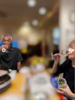 兄夫婦に73歳の誕生日をお祝いされる研ナオコ　※「研ナオコ」Instagram