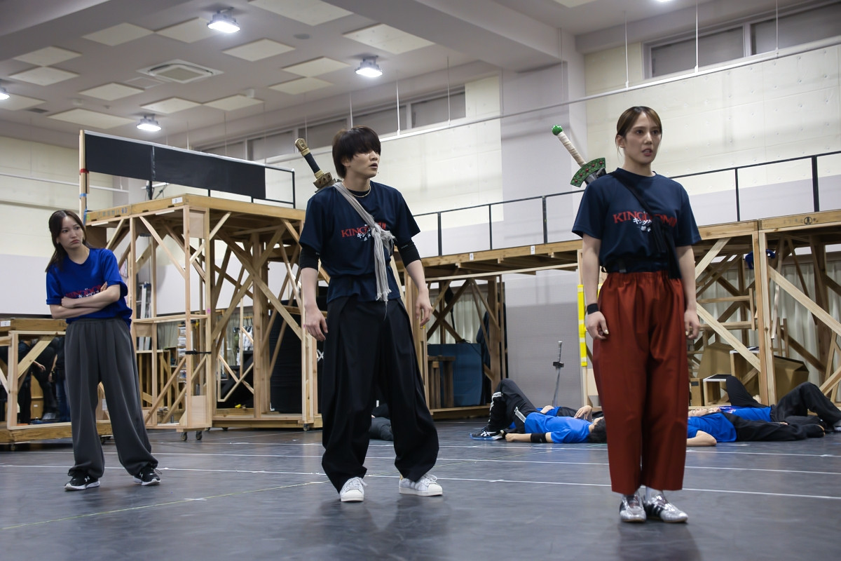 三浦宏規＆高野洸、舞台『キングダム』続編に意気込み　“王騎”山口祐一郎のさすがの包容力をカンパニー絶賛！