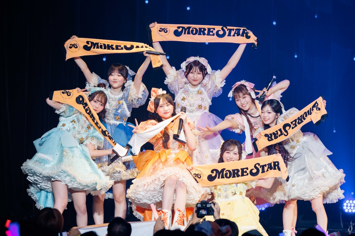 MORE STAR初ワンマンで“WITH KAWAII”全開！　新曲3曲披露で会場を熱狂の渦に