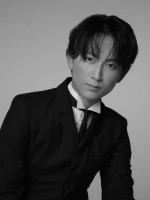 朗読劇『瓶詰めの海は寝室でリュズタンの夢をうたった2026』に出演する萩谷慧悟
