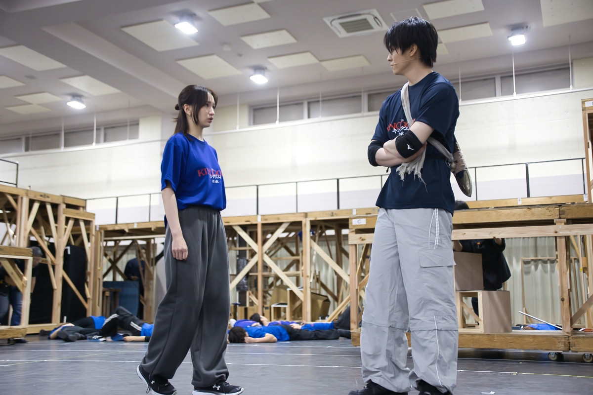 三浦宏規＆高野洸、舞台『キングダム』再演に意気込み　“王騎”山口祐一郎のさすがの包容力をカンパニー絶賛！