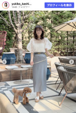 柏木由紀子、涼やかなシアーコーデで愛犬の誕生日を祝福　※「柏木由紀子」Instagram