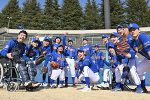 相葉雅紀主演『４アウト』黒島結菜＆松本利夫らが写る新場面カット公開　キャスト登壇イベントも決定