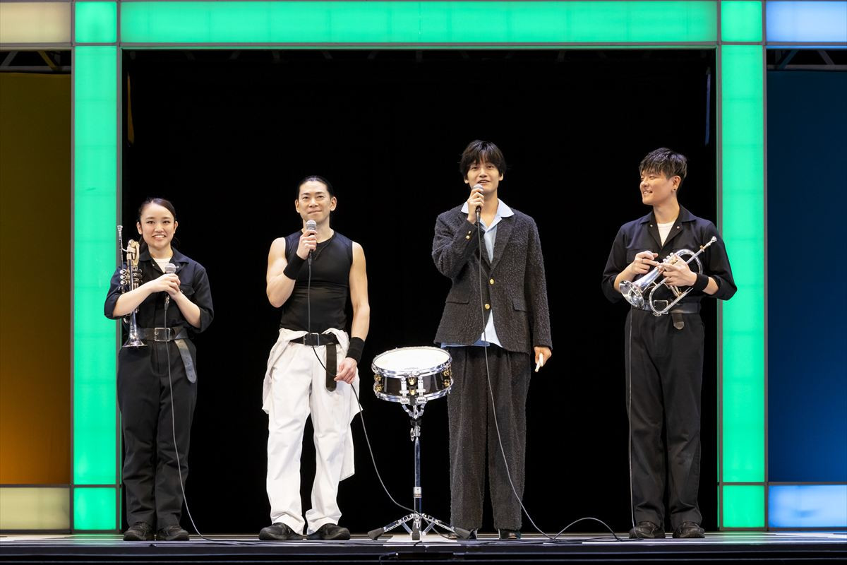 佐野晶哉も大興奮「すごい高揚感！」“音爆のサーカス” 『blast ブラスト！』東京公演が開幕！