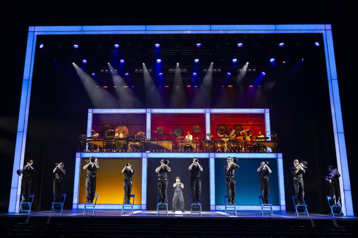 佐野晶哉も大興奮「すごい高揚感！」“音爆のサーカス” 『blast ブラスト！』東京公演が開幕！