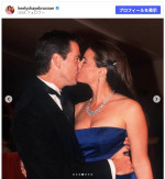 元007ピアース・ブロスナン、妻が素敵ショットで結婚25周年をお祝い　※「キーリー・シェイ・ブロスナン」Instagram