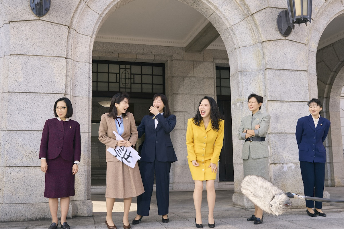 綾瀬はるか主演『ファーストボイス』本気の眼差しと笑顔捉えたメイキングカット一挙解禁