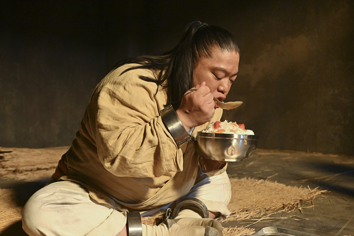 『VIVANT』“野崎”阿部寛＆ドラム再会にネット感動→野崎餓死!?のピンチに悲痛の声も「心配で寝れない」「大丈夫だよね？」