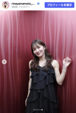 山本里菜、ノースリーブワンピのオフショット　※「山本里菜」Instagram