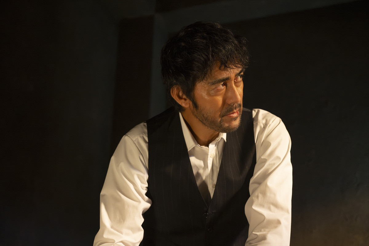 『VIVANT』“野崎”阿部寛＆ドラム再会にネット感動→野崎餓死!?のピンチに悲痛の声も「心配で寝れない」「大丈夫だよね？」
