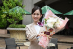 ドラマ『ファーストクライ 母子救命救急班』クランクアップ写真　前田敦子（成宮忍役）