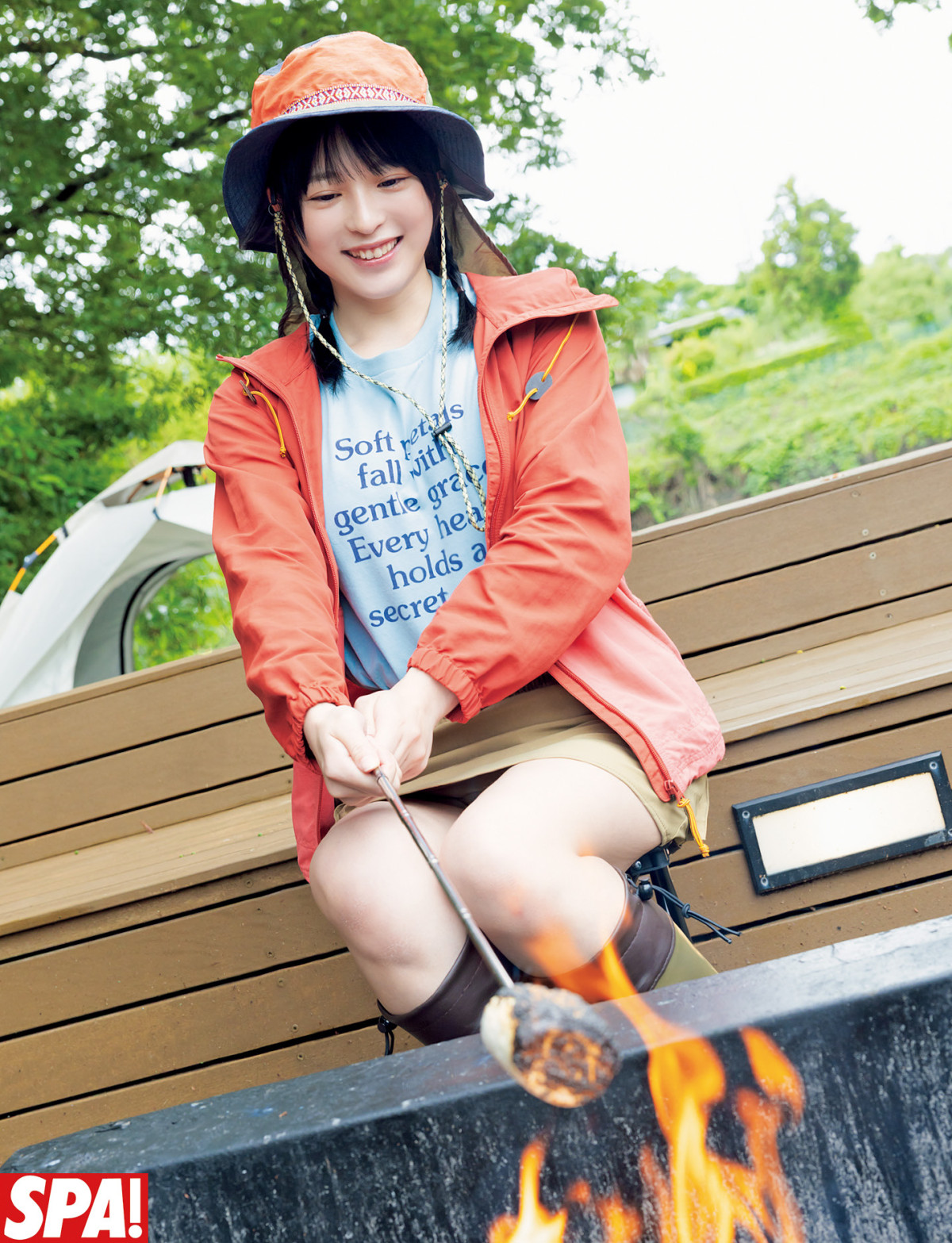“役満ボディ”岡田紗佳、Tシャツ姿で“気取らない色気”　元HKT48美女のマシュマロボディも