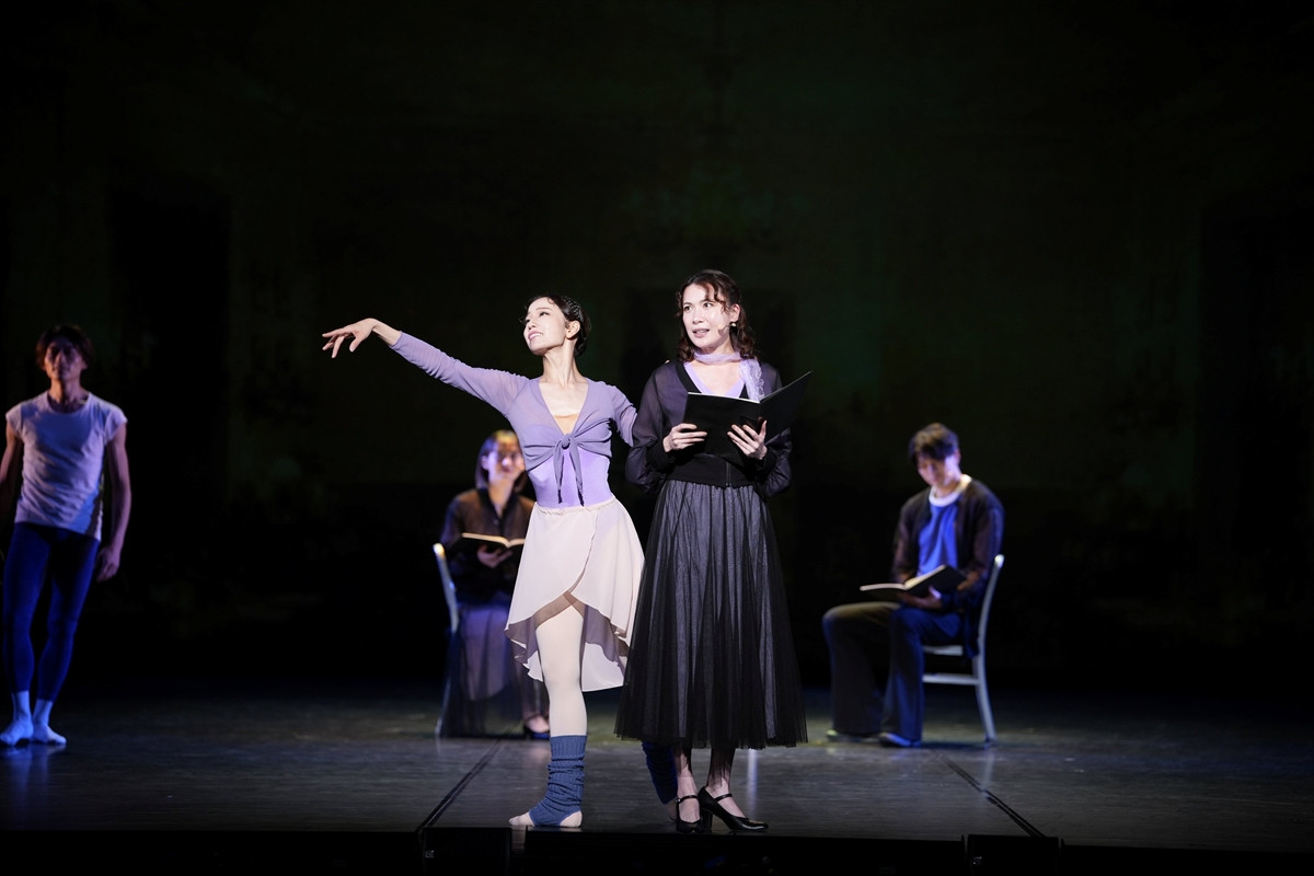 井桁弘恵「作品を紡ぎ上げていく時間はとても刺激的でした」　舞台『SWAN ―Ballet cross Reading―』開幕