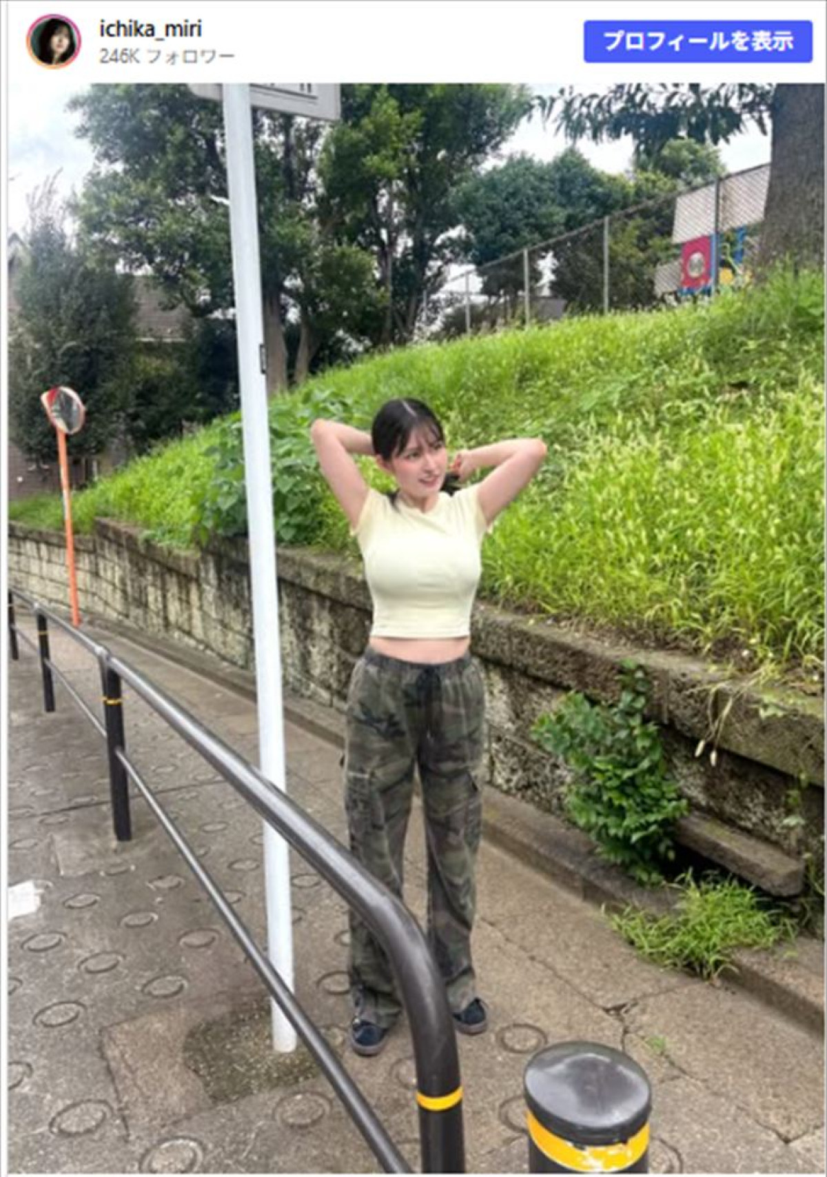 未梨一花、ウエストチラリタイトなTシャツ姿　※「未梨一花」Instagram