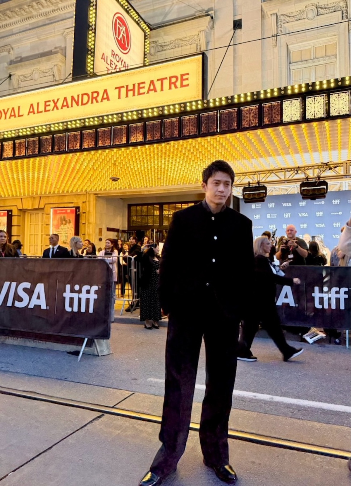 小栗旬『バッド・ルーテナント：トウキョウ』世界初上映！　三池崇史監督がトロント映画祭への思い語る