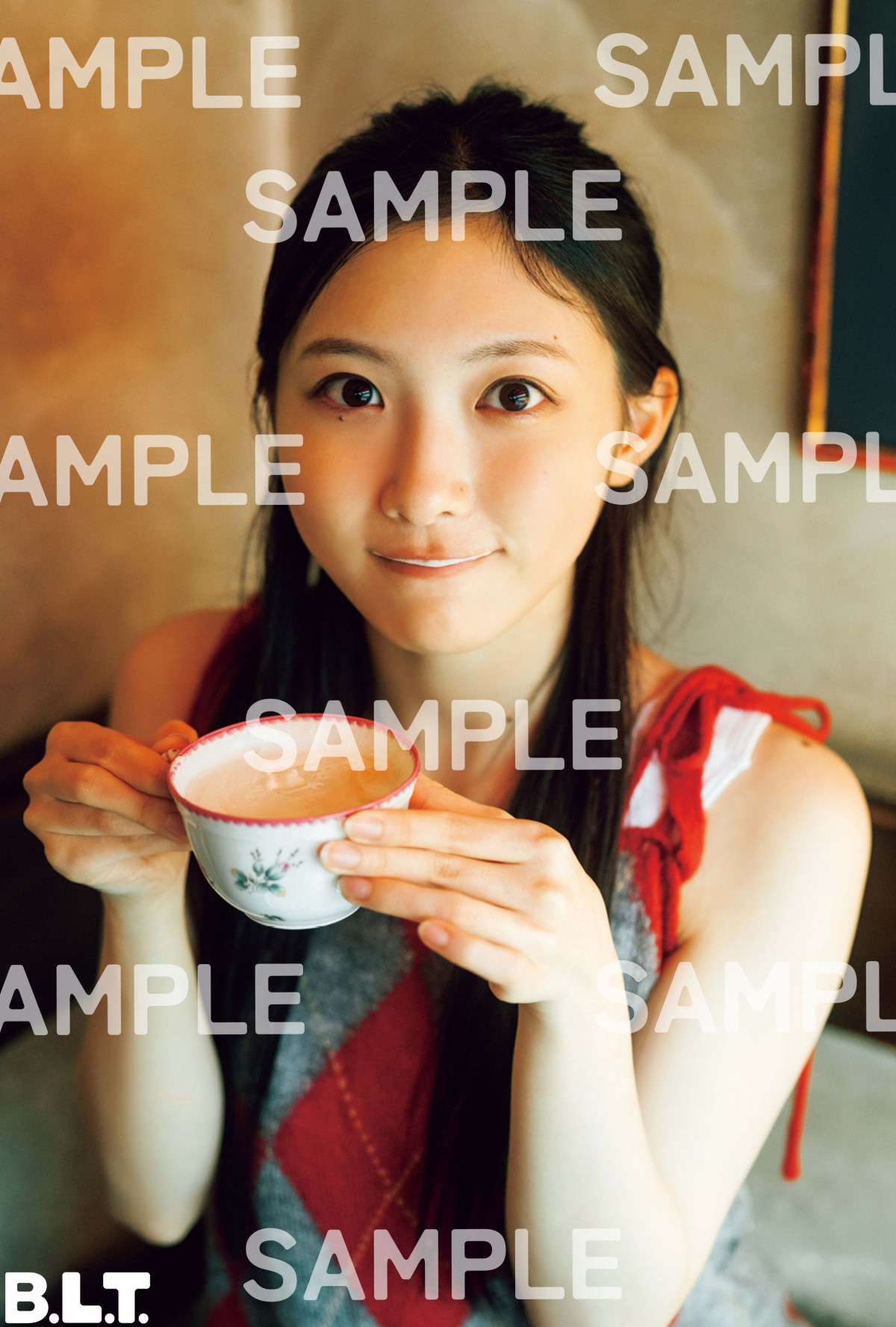 櫻坂46・谷口愛季、吉祥寺で見せた“愛らしさ”に大接近！　「B.L.T.12月号」表紙・巻頭に登場