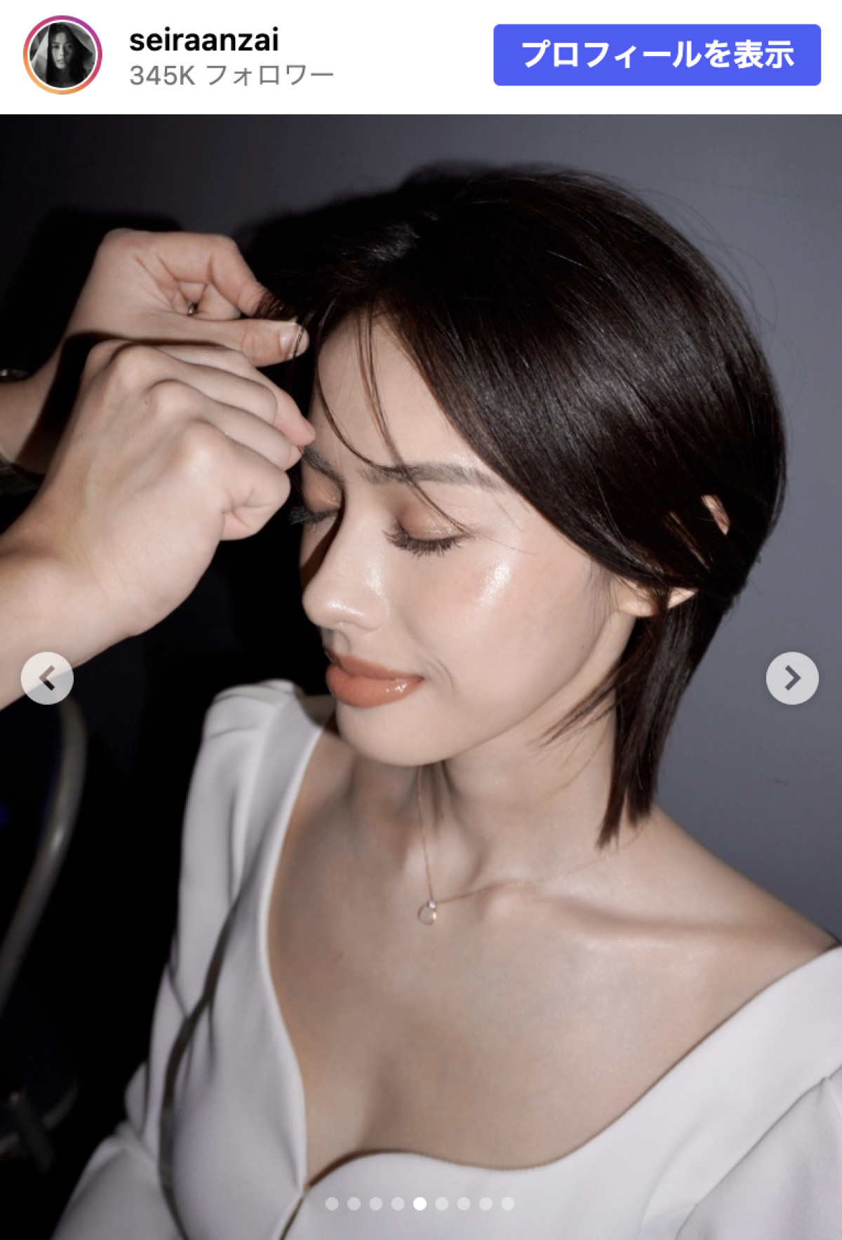 安斉星来、美背中すぎるドレスショットに反響「美しすぎてほんまに美」「宝塚の男役スターみたいでカッコイイ」