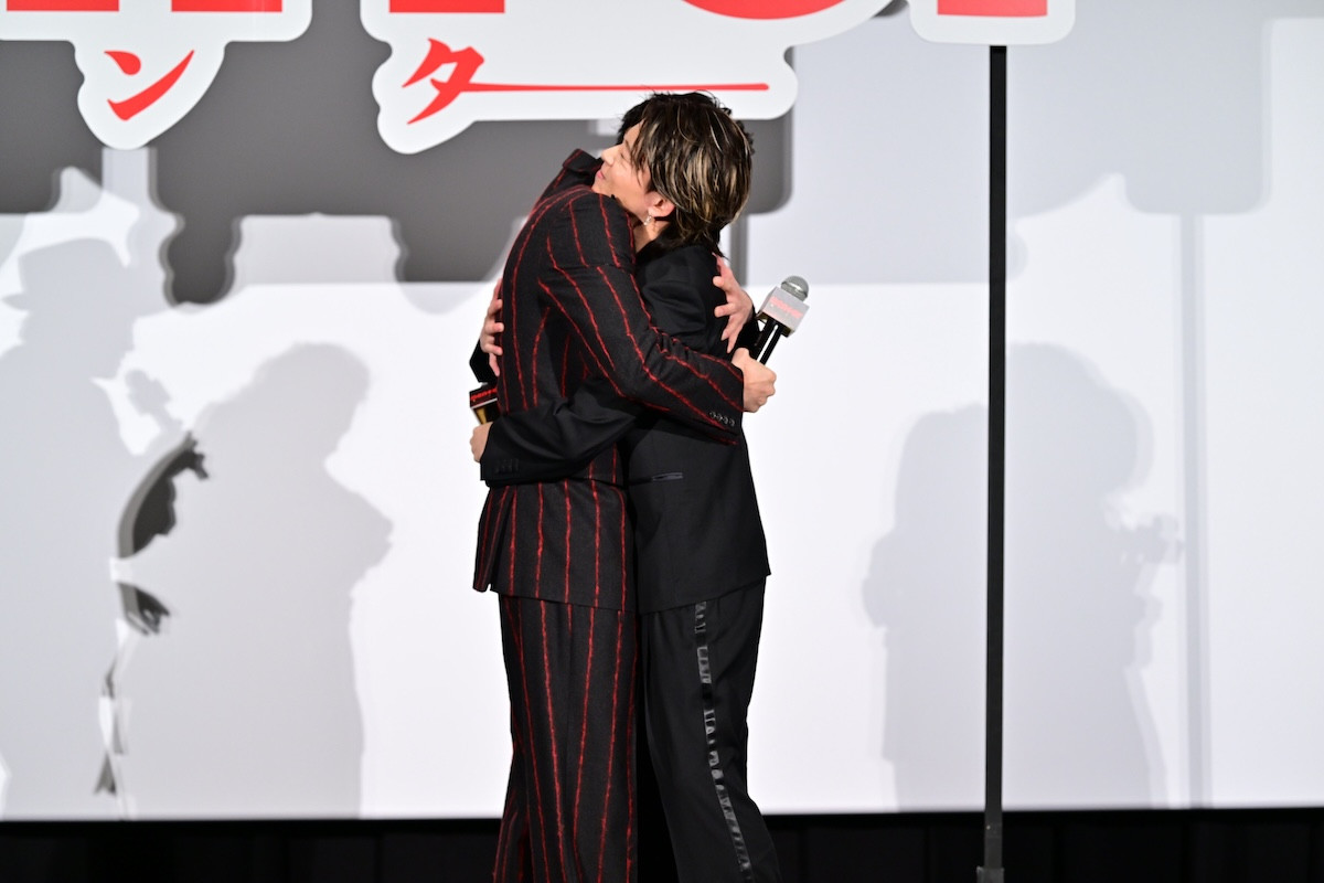 磯村勇斗＆末澤誠也が熱いハグ！ 『mentor』大ヒットに喜び、台湾での反響も語る