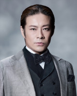 MUSICAL『イヴ・サンローラン』に出演する東山義久
