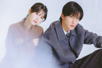 （左から）浜辺美波、目黒蓮