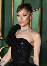 アリアナ・グランデ、『千と千尋の神隠し』の千尋のイラスト