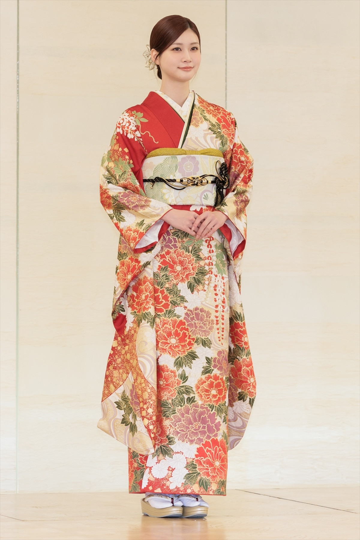 生見愛瑠「『見ない日ないね』と言われる人になりたい」　高石あかり、上坂樹里らエイベックス所属タレントと晴れ着お披露目