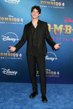 フリン・ライダー役のマイロ・マンハイム