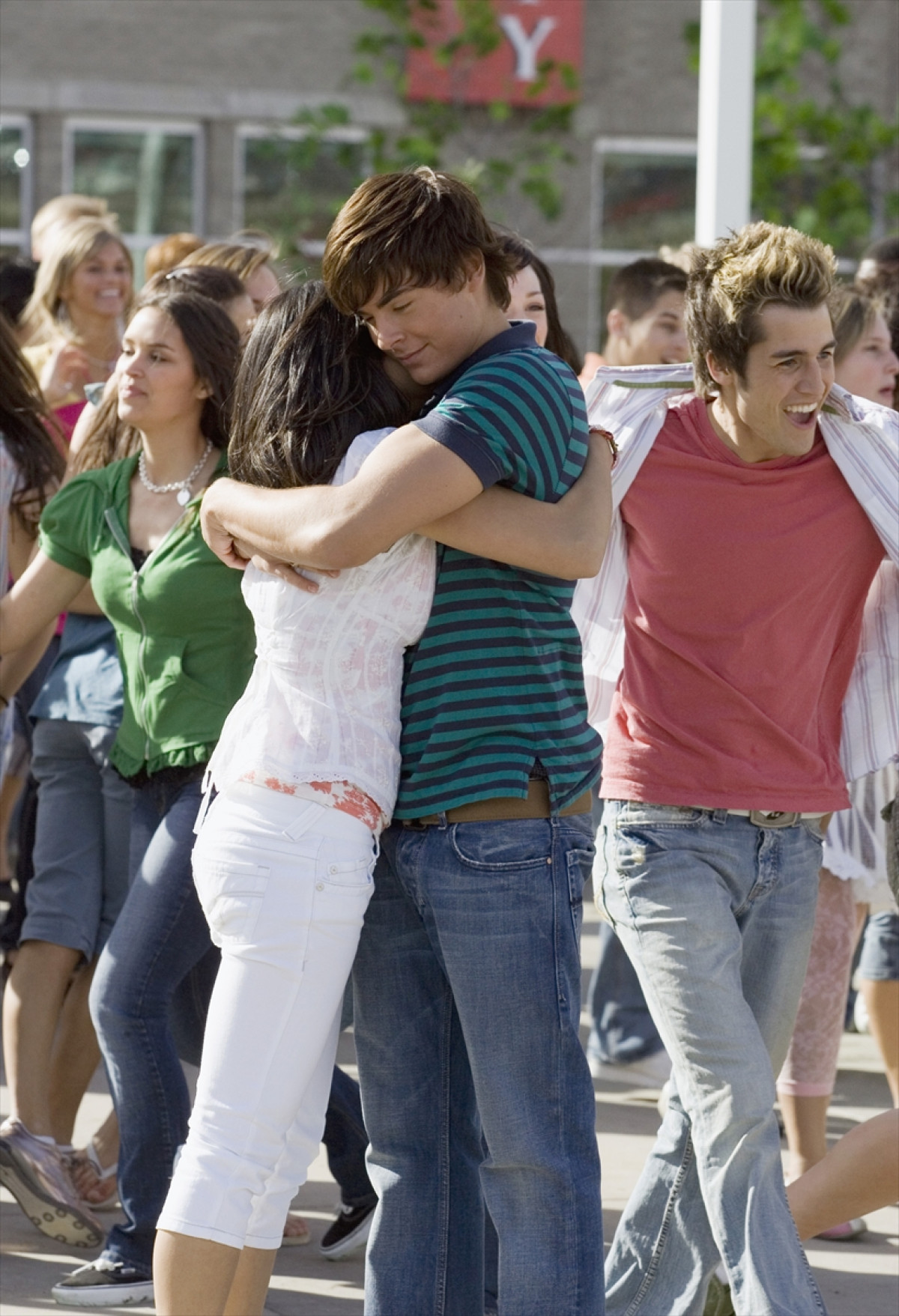 『ハイスクール・ミュージカル』17曲のMVがディズニープラスに！　20周年を記念して