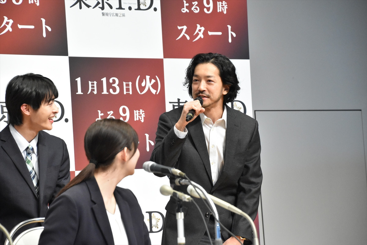 福士蒼汰の“広背筋”、イケオジ揃いの出演者に注目！　ドラマ『東京P.D. 警視庁広報2係』見どころを出演者が紹介