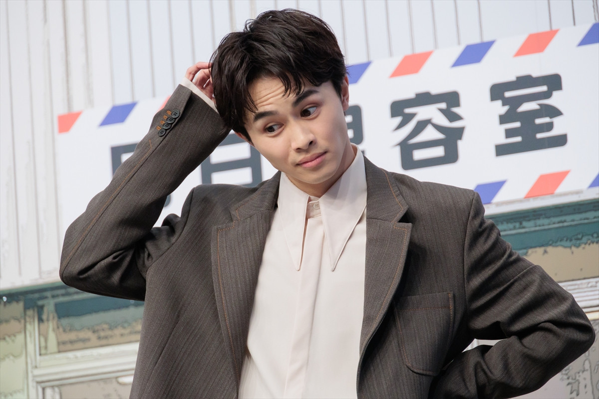 中島歩、記者会見中の寸劇で流血　超特急・草川拓弥「熱量ある方なので…」