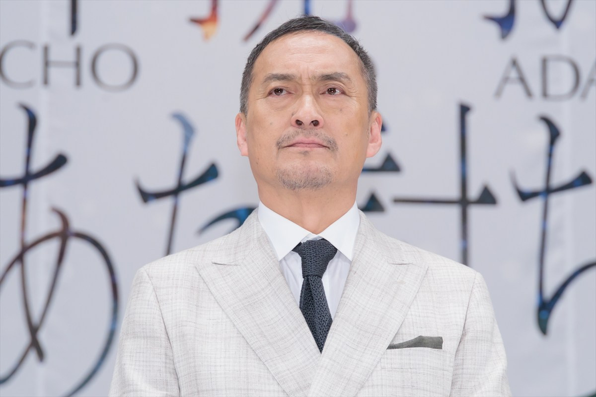 なにわ男子・長尾謙杜、母親を演じた沢口靖子をエスコート！　沢口「ほっぺが白くてプクプクッとしたところが似てる」