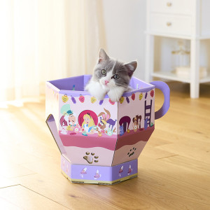 『ふしぎの国のアリス』猫の爪とぎ登場! ペットハウスとしても使えるティーカップ型デザイン