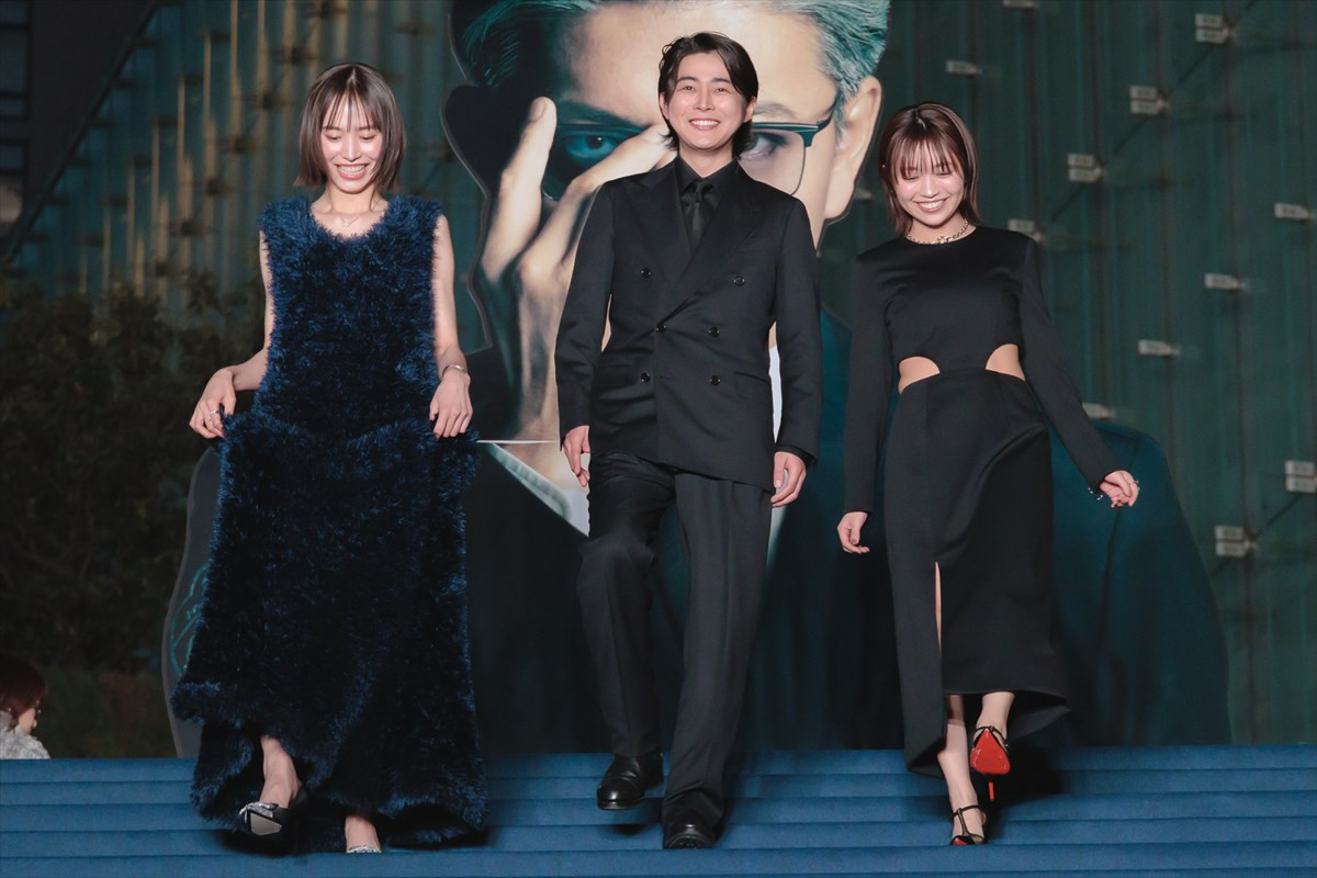 木村拓哉、『教場』舞台あいさつでポップコーン配るサプライズ　急接近に歓声