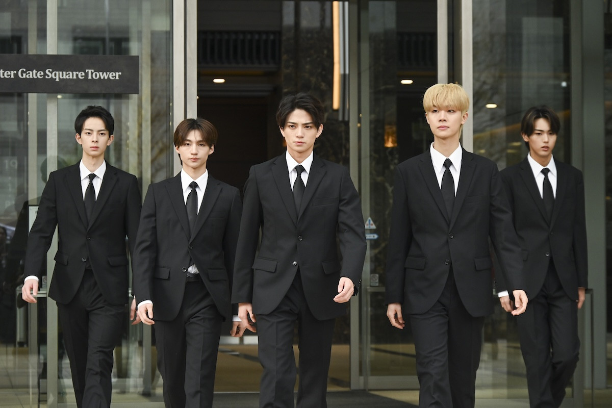 『DREAM STAGE』“吾妻”中村倫也、顎クイ→指トントンにネット悶絶「バカメロい」「ニマニマしちゃう」