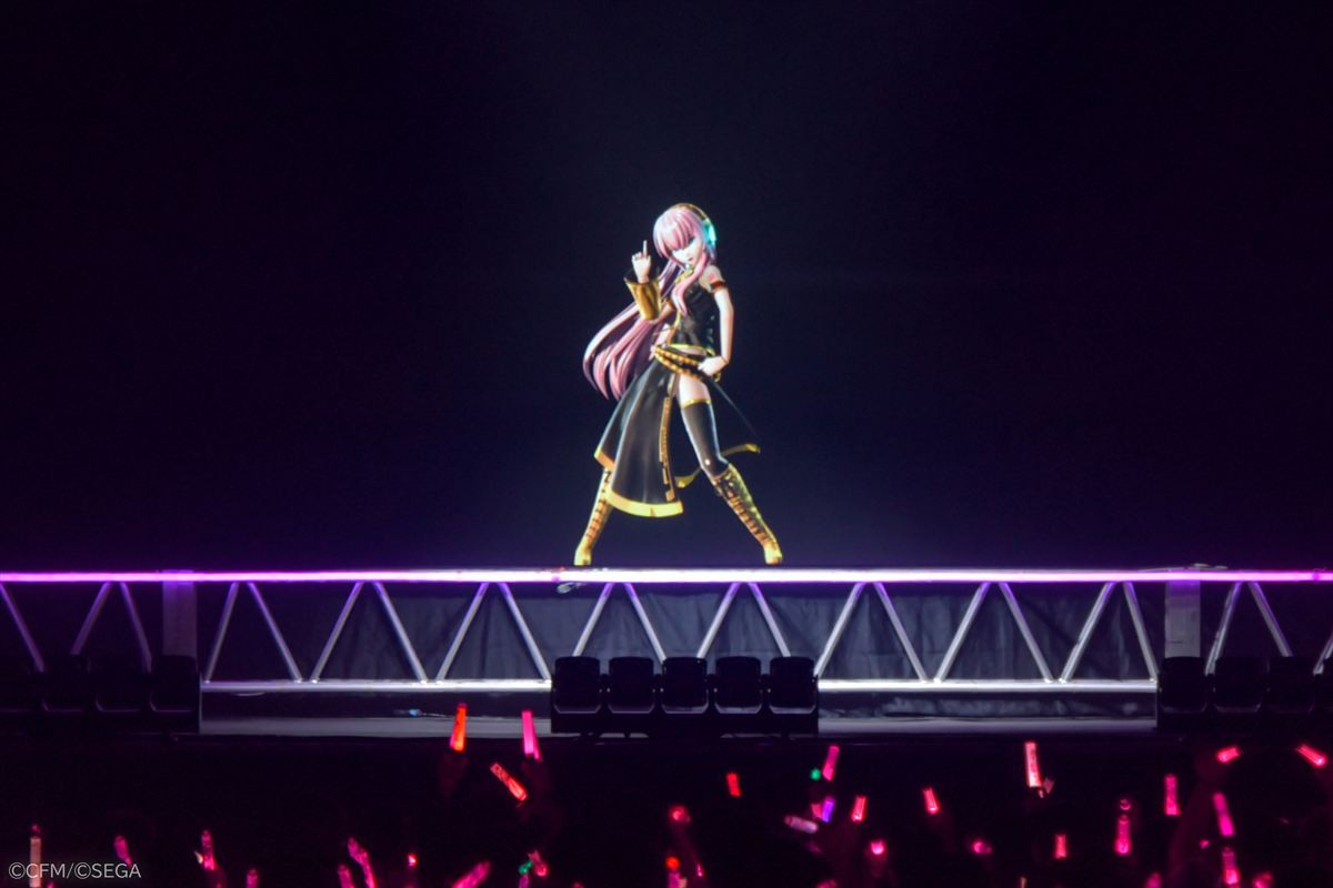 【ライブレポート】圧倒的没入感！　初音ミクがローソン50周年を祝う“ローソンミクライブ”で観る者を世界観に引き込む 