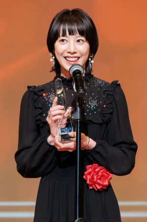 「第50回エランドール賞」授賞式に登壇した夏帆