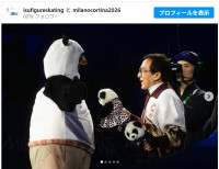 ジャッキー・チェン、男子フィギュア金メダリストのミハイル・シャイドロフ選手と共演　※「国際スケート連盟」インスタグラム