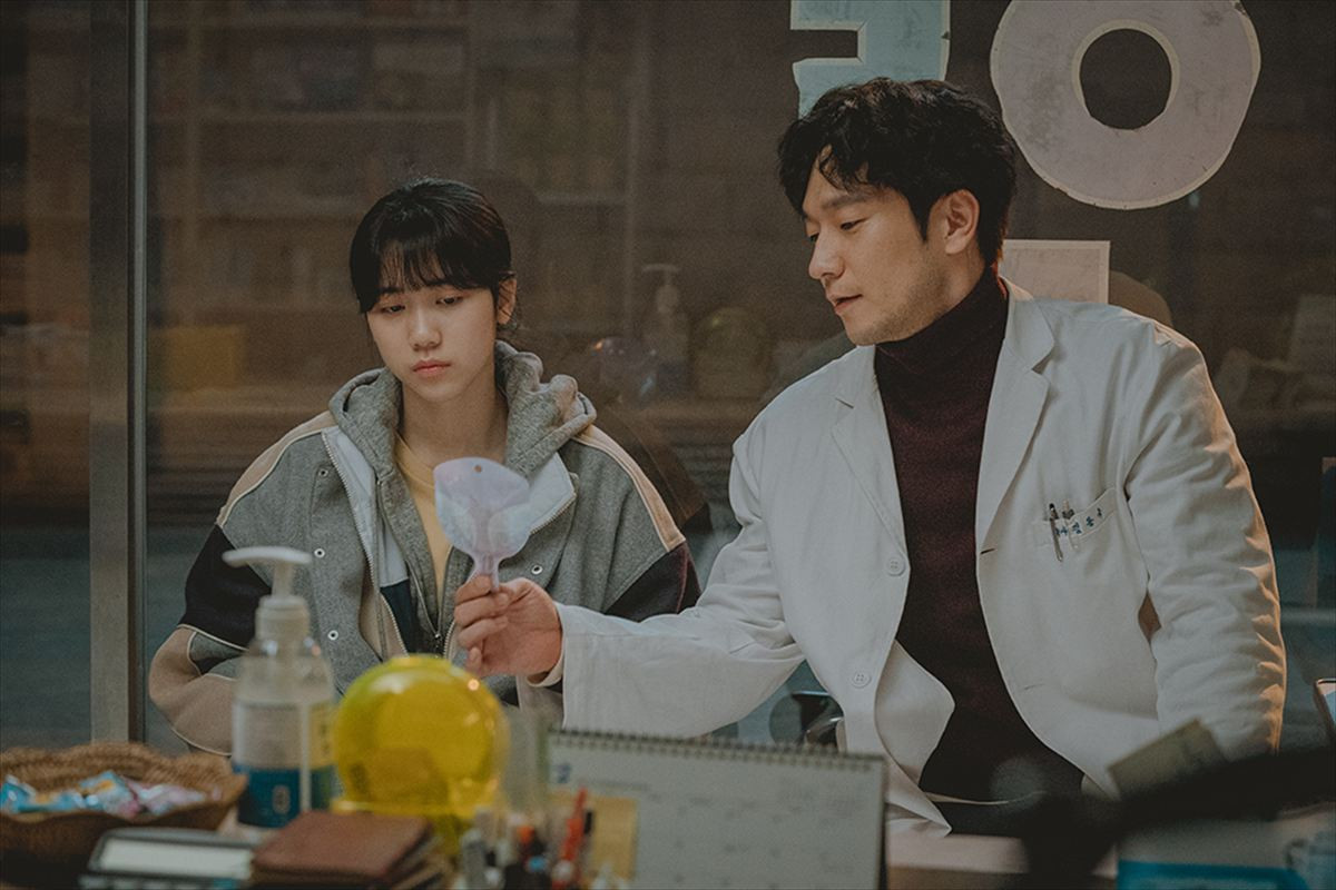 韓国映画『大丈夫、大丈夫、大丈夫！』4.10公開　“母を失くした女子高生”と“完璧主義の先生”の心の交流描く