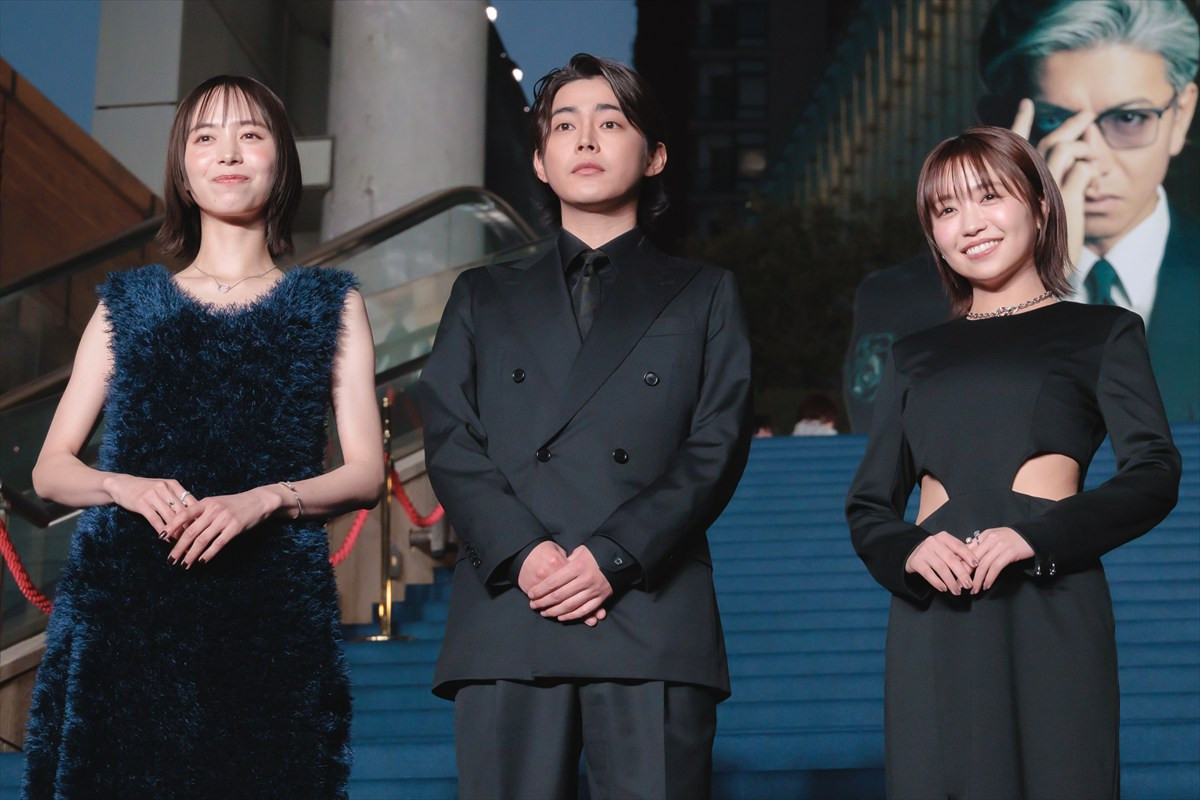 木村拓哉、『教場』舞台あいさつでポップコーン配るサプライズ　急接近に歓声