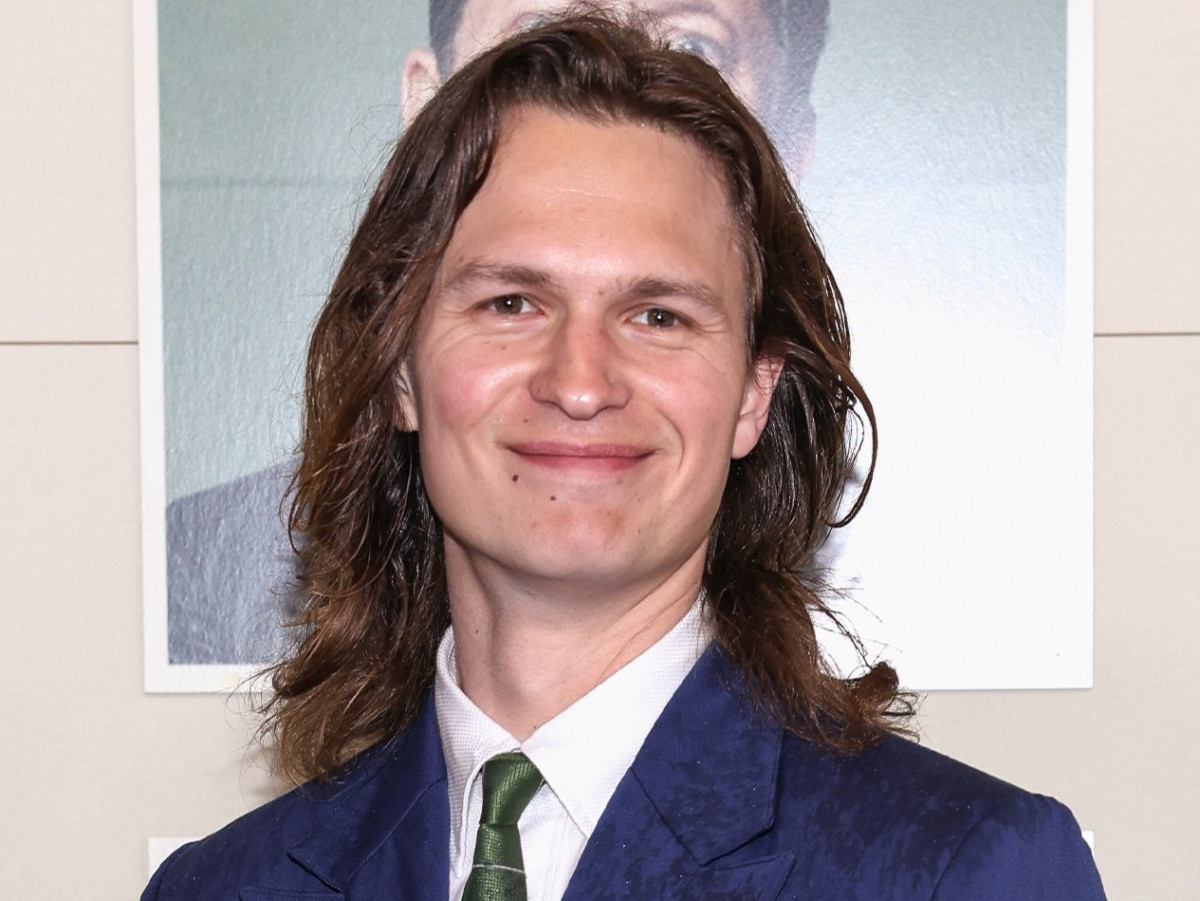 アンセル・エルゴートが豆まき動画を公開　第1子誕生の恋人は日本人？