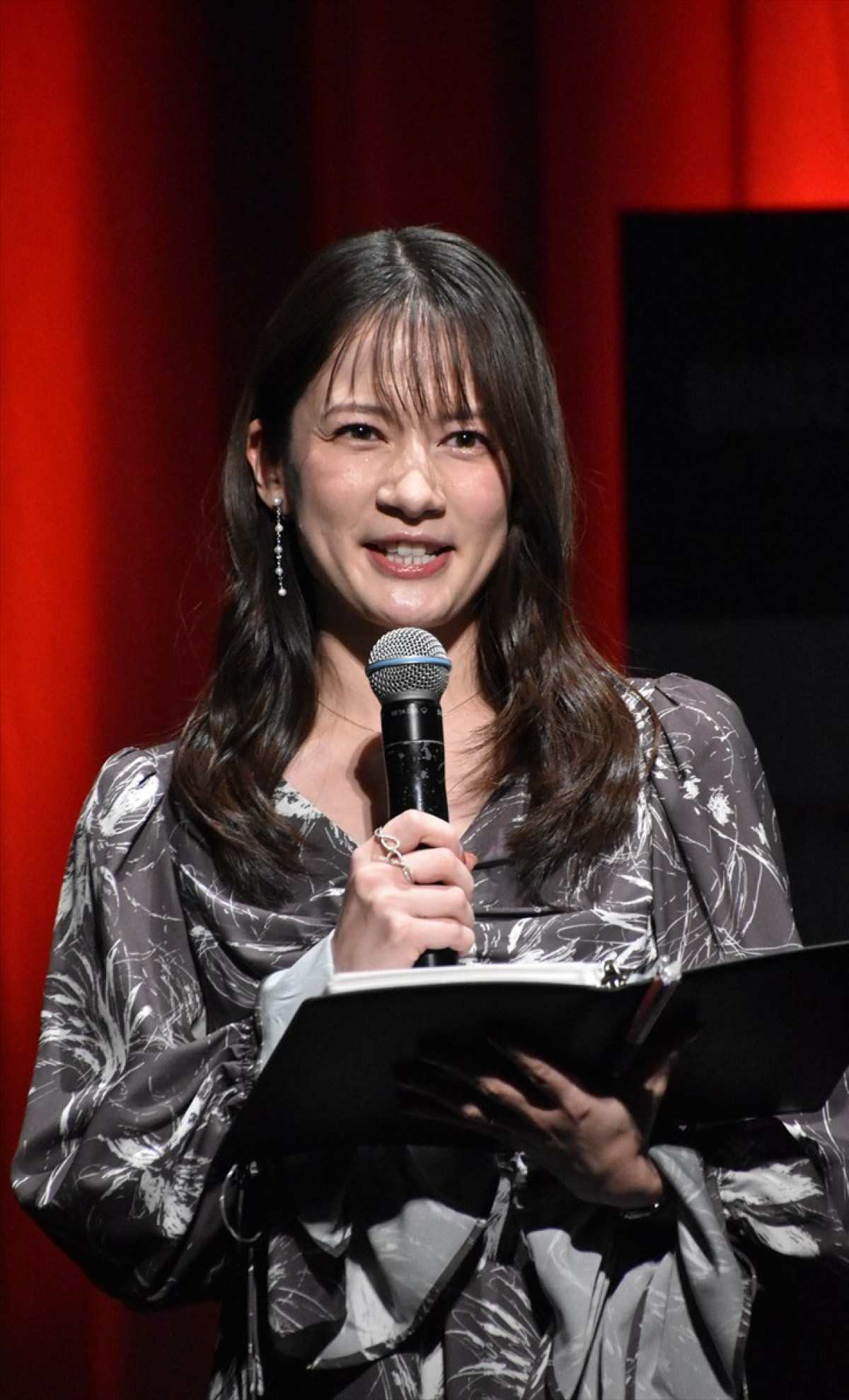 狩野英孝がゾンビとチェンソーを奪い合い「俺のだぞ！」　『バイオハザード レクイエム』完成披露発表会で絶叫