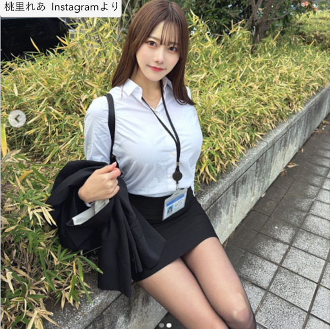 桃里れあ、ソロショット　※「桃里れあ」Instagram