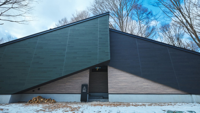 北軽井沢に“プライベートサウナ付きヴィラ”誕生！　森に囲まれたツリーハウスも併設