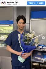 脳神経外科医・中田啓介を演じた向井理　※『ヤンドク！』公式インスタグラム