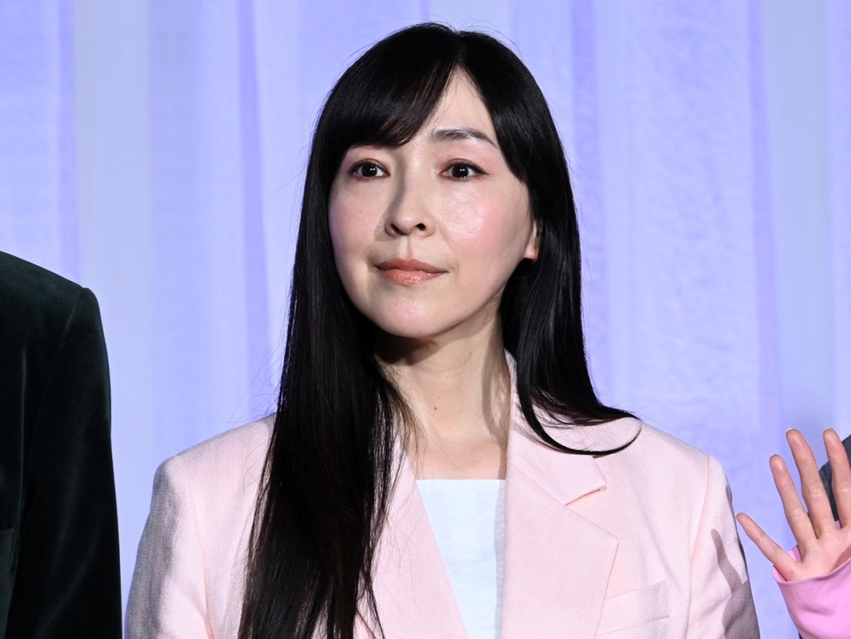 麻生久美子、波瑠に“差し入れ”をしまくる　その理由とは　