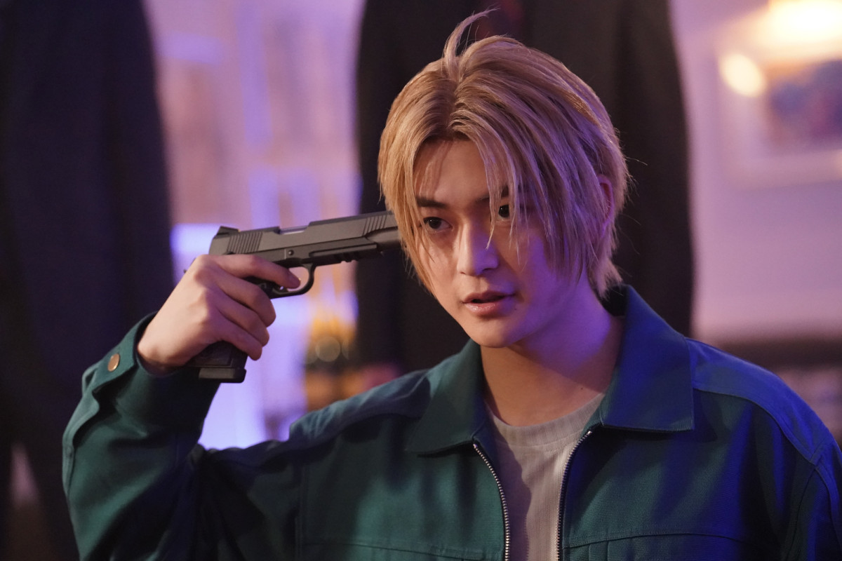 目黒蓮主演『SAKAMOTO DAYS』新場面写真解禁　驚異的再現度ビジュアル＆激しいバトルシーン