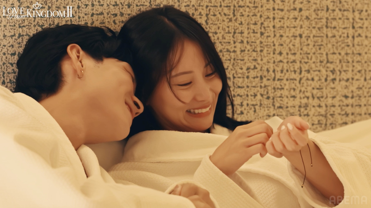 元AKB48美女、イケメン俳優とプールで情熱的キス　「映画みたい」と反響