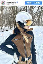 マギー、スタイリッシュなスキーウェア姿　※「マギー」インスタグラム